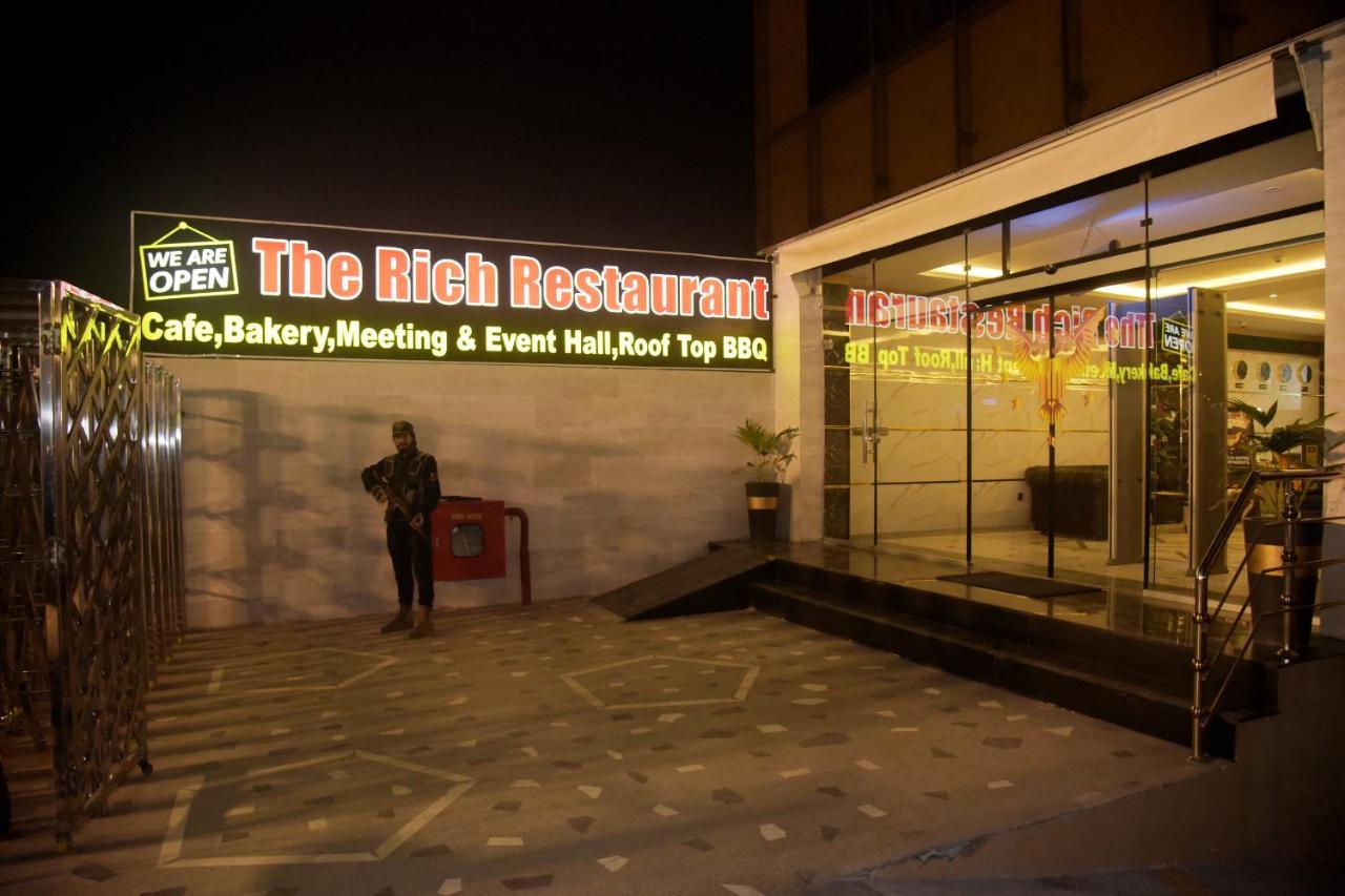 The Rich Hotel & Apartments Лахор Екстериор снимка