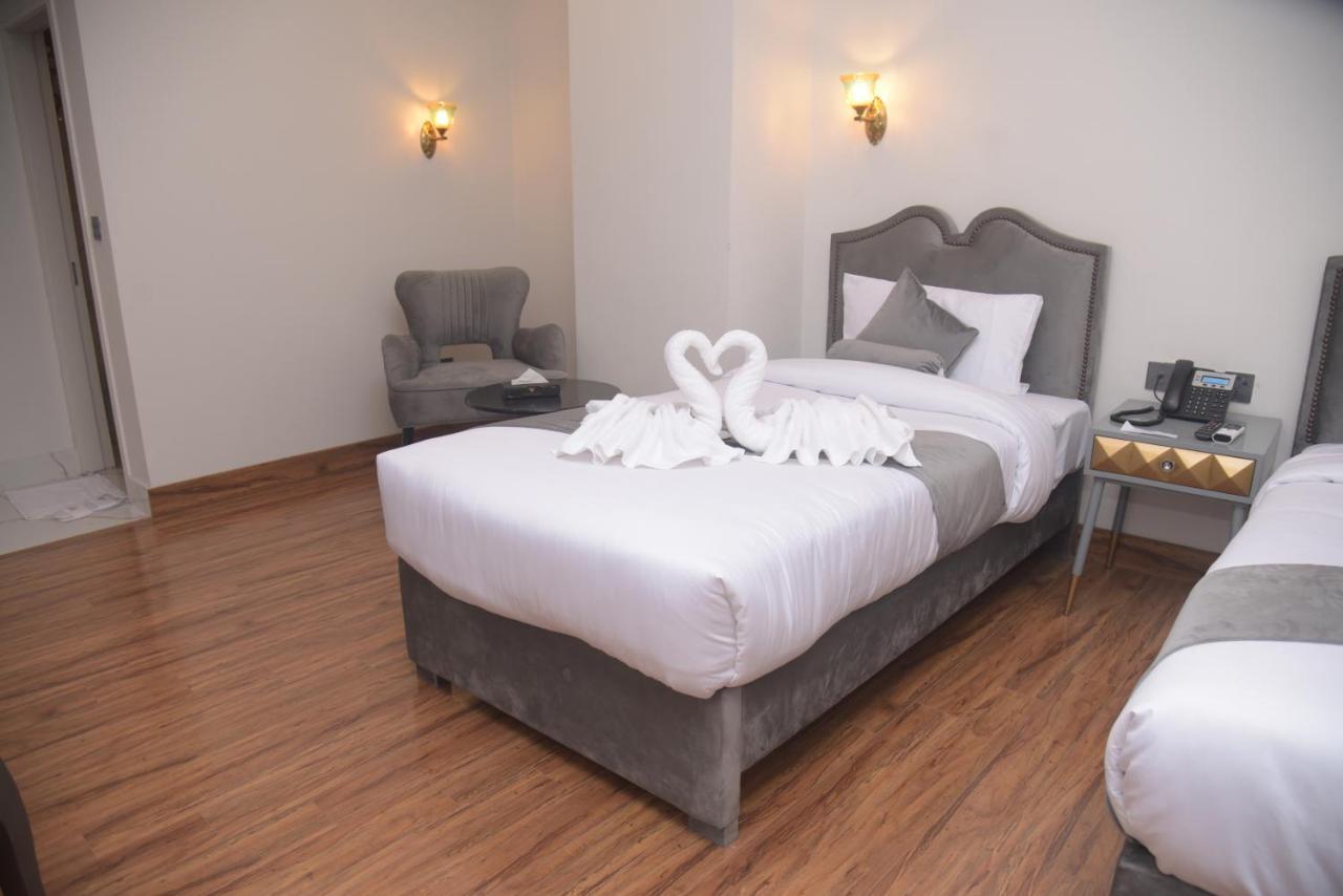 The Rich Hotel & Apartments Лахор Екстериор снимка