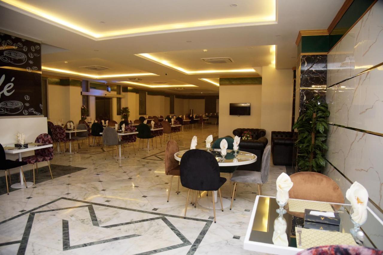 The Rich Hotel & Apartments Лахор Екстериор снимка
