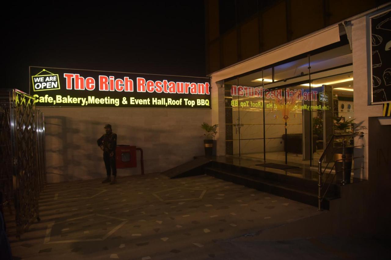 The Rich Hotel & Apartments Лахор Екстериор снимка