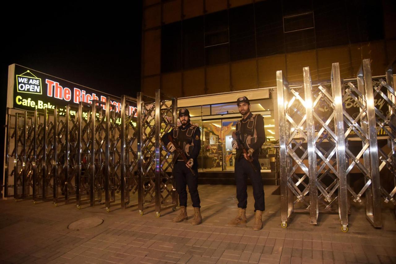 The Rich Hotel & Apartments Лахор Екстериор снимка