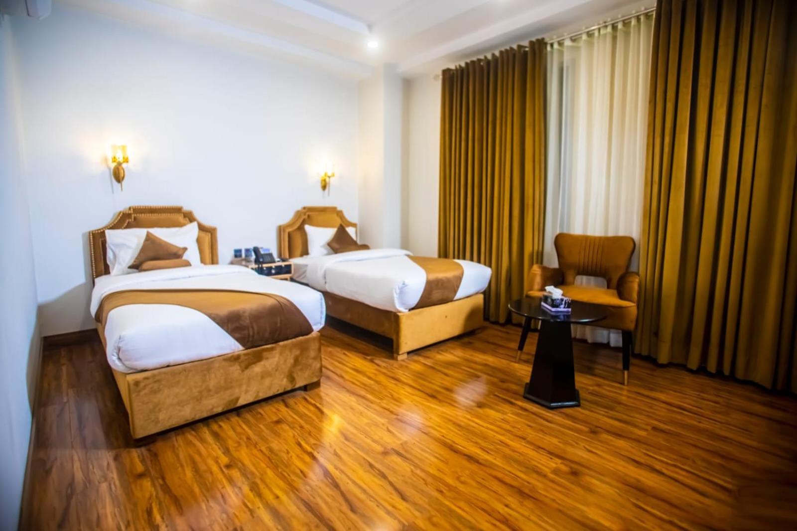 The Rich Hotel & Apartments Лахор Екстериор снимка