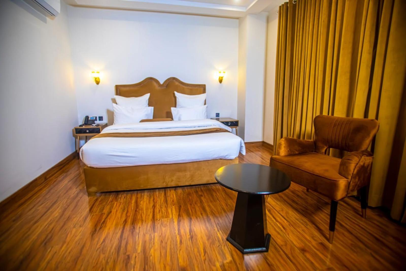 The Rich Hotel & Apartments Лахор Екстериор снимка