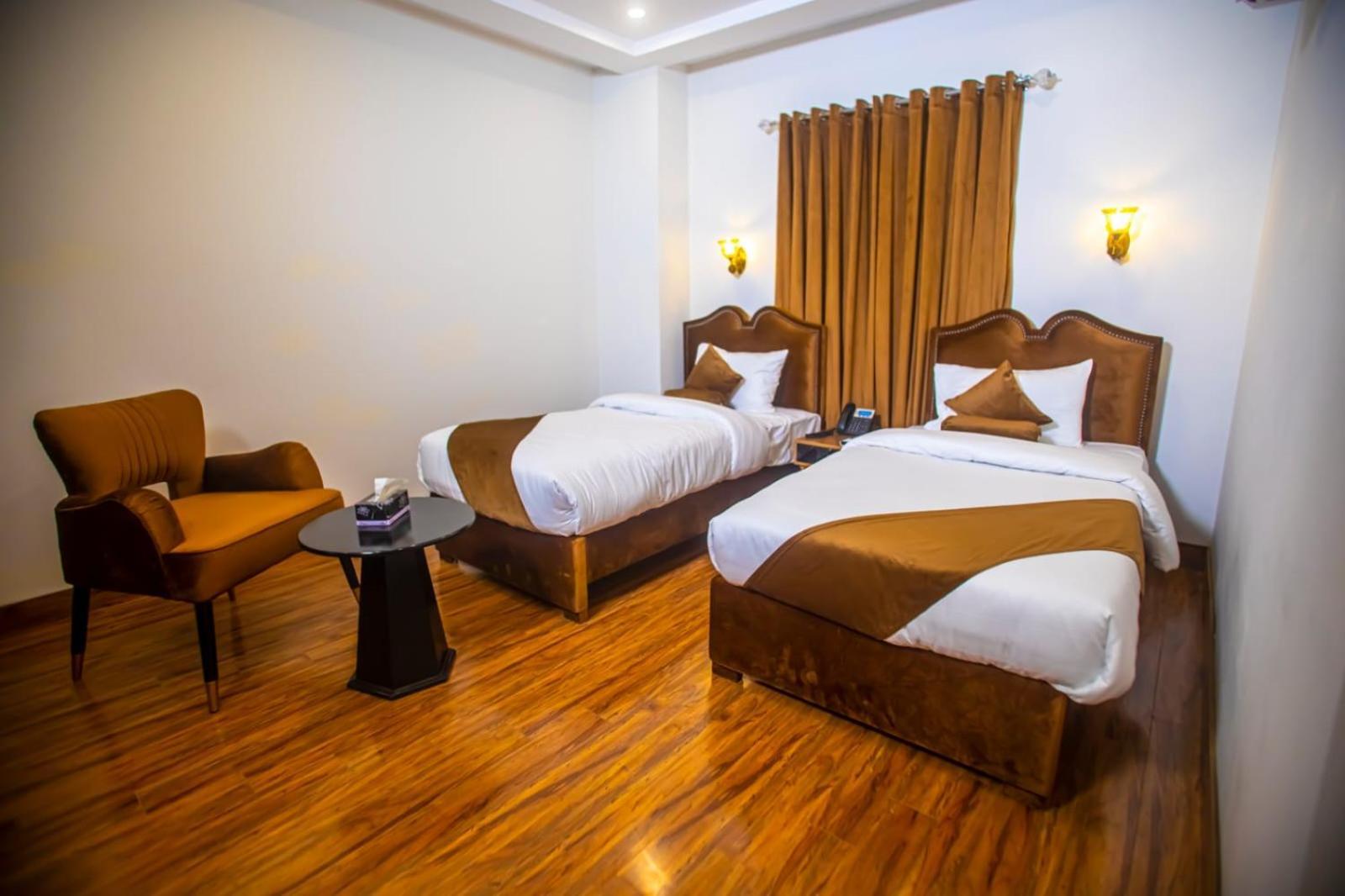 The Rich Hotel & Apartments Лахор Екстериор снимка