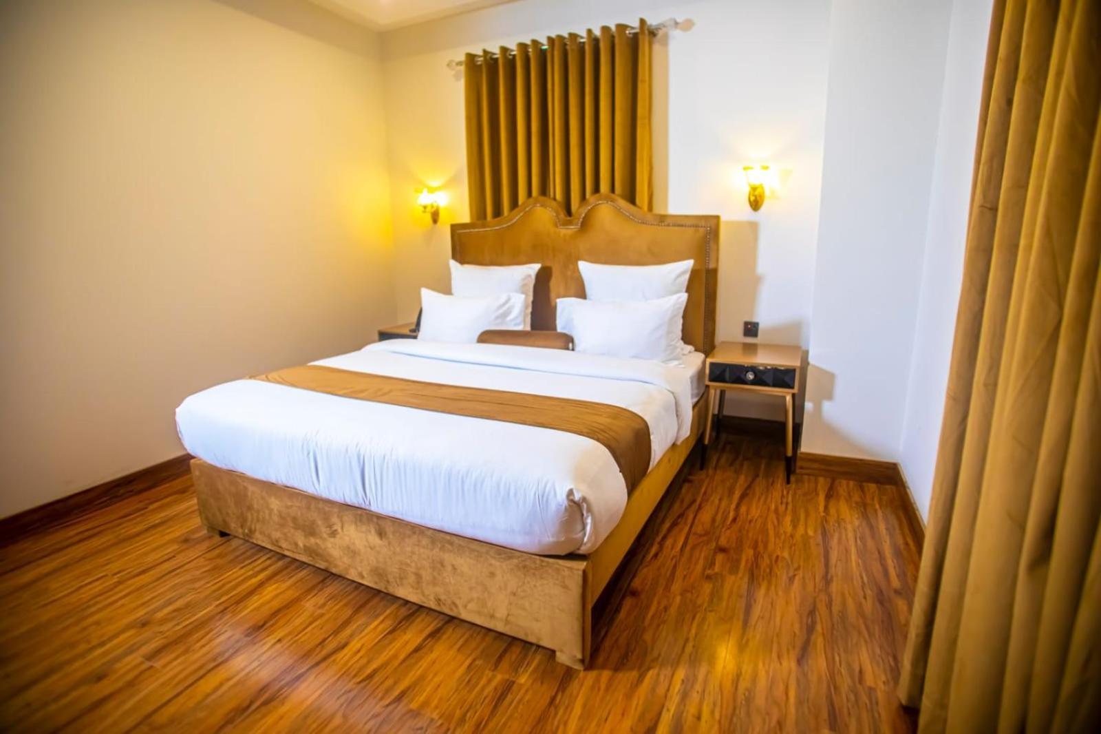 The Rich Hotel & Apartments Лахор Екстериор снимка