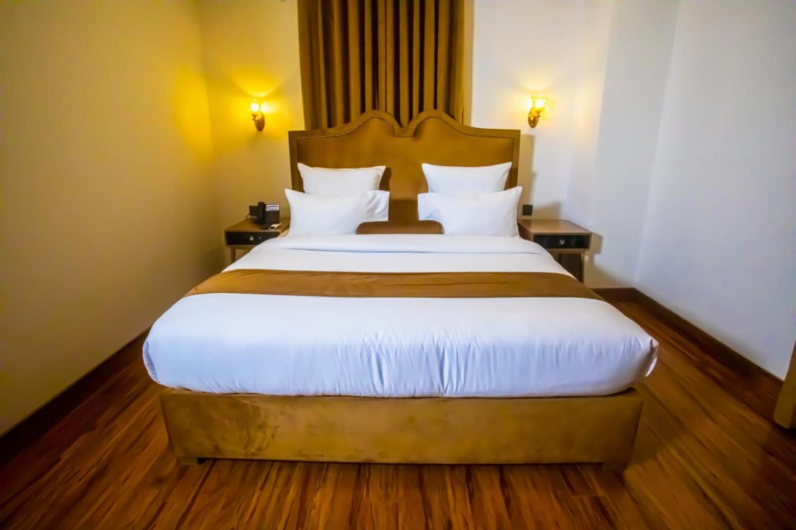 The Rich Hotel & Apartments Лахор Екстериор снимка