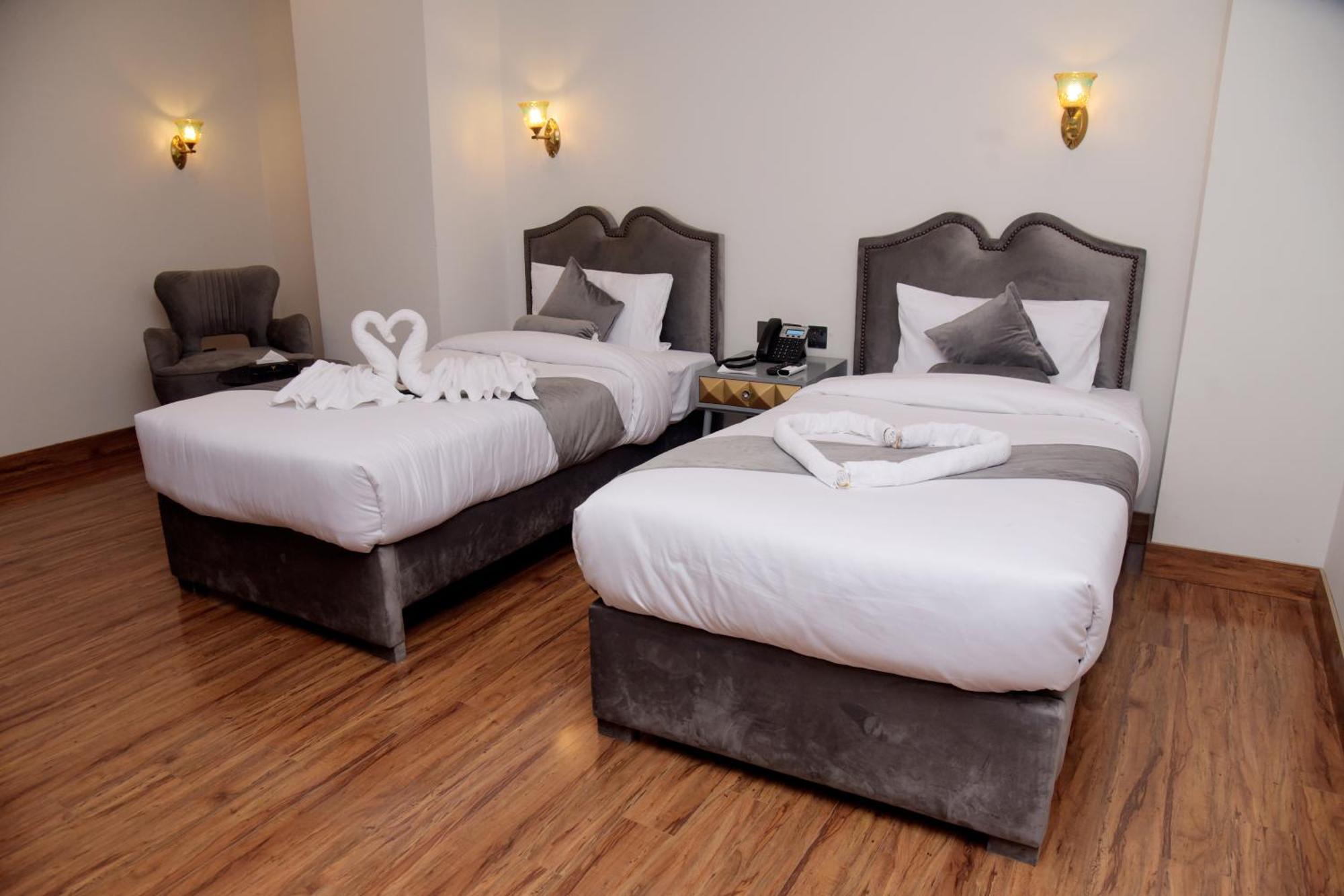 The Rich Hotel & Apartments Лахор Екстериор снимка