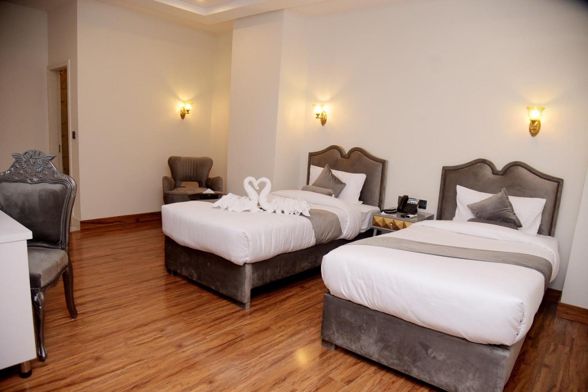 The Rich Hotel & Apartments Лахор Екстериор снимка