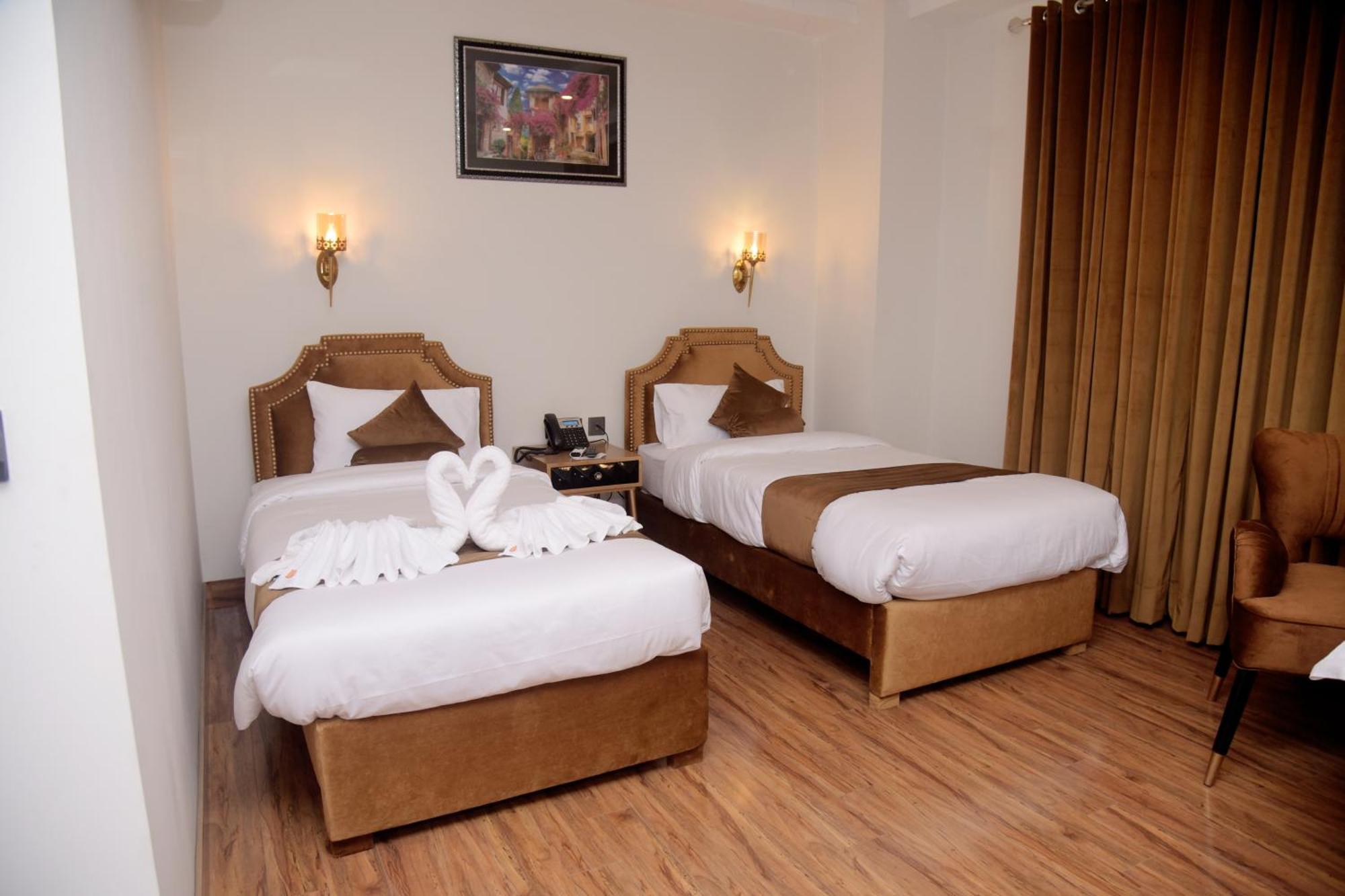 The Rich Hotel & Apartments Лахор Екстериор снимка